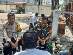 Dekatkan Diri dengan Warga RW 12 Kebon Melati, Polisi dan TNI Sampaikan Imbauan Kamtibmas