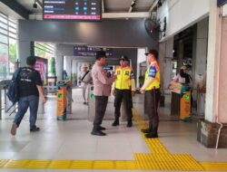 Patroli Dialogis Bhabinkamtibmas Menteng Perkuat Keamanan di Stasiun Sudirman