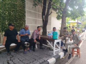 Ciptakan Rasa Aman, Bhabinkamtibmas Bersama Lurah Intensifkan Sambang Wilayah di RT 04/06 Benhil
