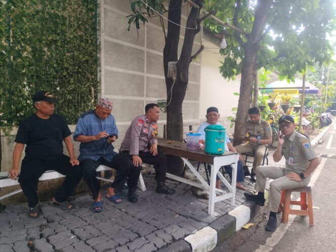 
					Ciptakan Rasa Aman, Bhabinkamtibmas Bersama Lurah Intensifkan Sambang Wilayah di RT 04/06 Benhil