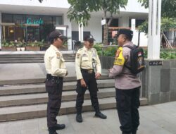 Bhabinkamtibmas Gondangdia Perkuat Kamtibmas di Sarinah, Ajak Security Tingkatkan Patroli dan Pengawasan CCTV