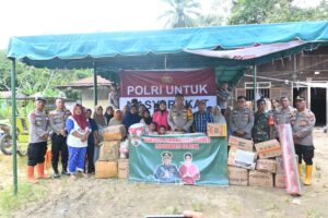 Dengan Semangat Kemanusiaan, Polres Labusel Distribusikan Bansos II ke Posko Bencana di Tapsel