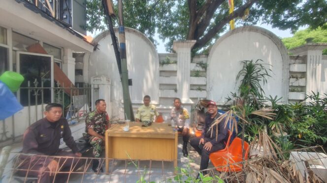 
					Bhabinkamtibmas Sambangi Warga Pasar Baru, Warga Diimbau Waspada Modus Kejahatan Baru