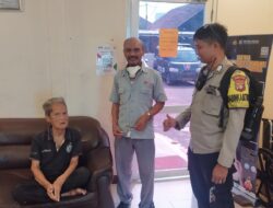 Bhabinkamtibmas Bantu Warga Tersesat, Polsek Metro Gambir Pastikan Penanganan Humanis
