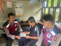 Patroli Unit Samapta Tempel Stiker Barcode Pelaporan, Warga Pasar Baru Diimbau Waspada Curanmor