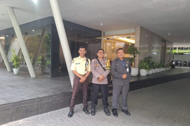 
					Perketat Pengawasan, Bhabinkamtibmas Pegangsaan Sambangi PT Ambadar 2 Berikan Imbauan Kamtibmas