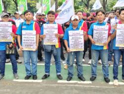 Ratusan Massa dari FSPMI Tuntut Kepastian Hukum Terkait Kekurangan Upah