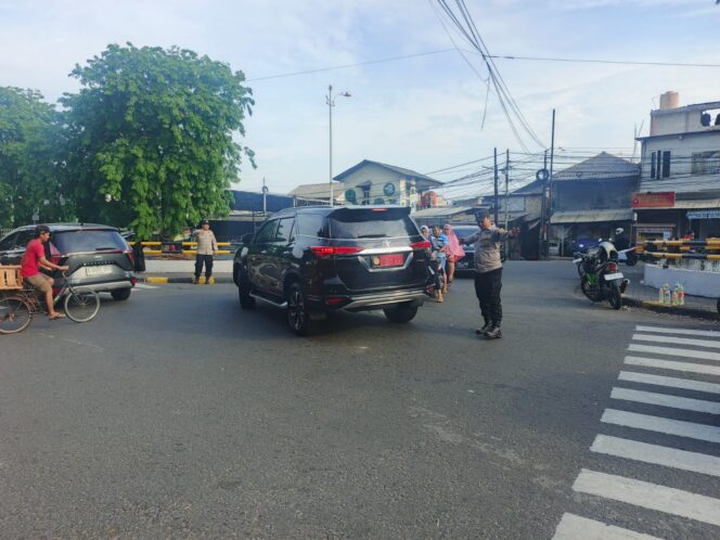 
					Arus Pagi Lancar, Polsek Kemayoran Terapkan Pengaturan Lalin di Simpang Pasar/GOR Kemayoran
