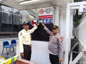 Wujudkan Kamtibmas Kondusif, Unit Samapta Polsek Kemayoran Sosialisasikan Barcode Sahabat Patroli Polisi