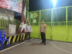 Bhabinkamtibmas Sambangi Satkamling RW 04 Petojo Utara, Ajak Warga Perkuat Kewaspadaan Lingkungan