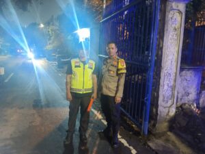 Bhabinkamtibmas Petojo Utara Perkuat Keamanan Lingkungan Lewat Sambang Sat Kamling RW 07