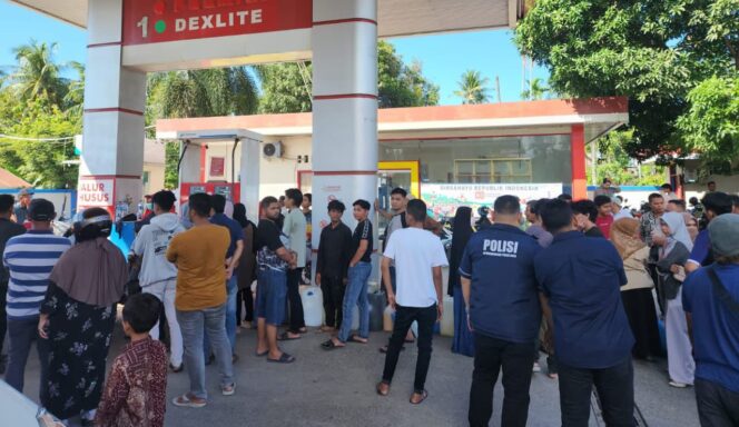 
					Polisi Awasi SPBU untuk Antisipasi Antrean Panjang dan Penimbunan BBM Pasca Bencana