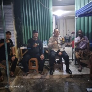 Sambang Satkamling Menteng Sukabumi, Bhabinkamtibmas Ajak Warga Perkuat Keamanan Lingkungan