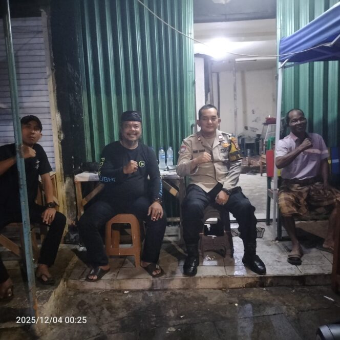 
					Sambang Satkamling Menteng Sukabumi, Bhabinkamtibmas Ajak Warga Perkuat Keamanan Lingkungan