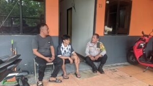 Sambang Dialogis Bhabinkamtibmas Pasar Baru, Warga Diajak Aktif Jaga Lingkungan