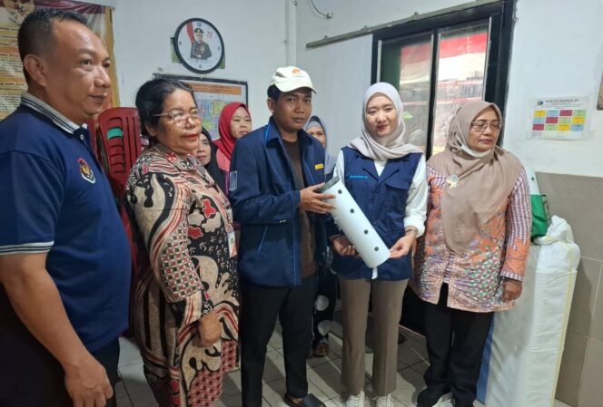 
					Dukungan Bhabinkamtibmas Pasar Baru Hadiri Sosialisasi Lubang Biopori untuk Cegah Banjir dan Kekeringan