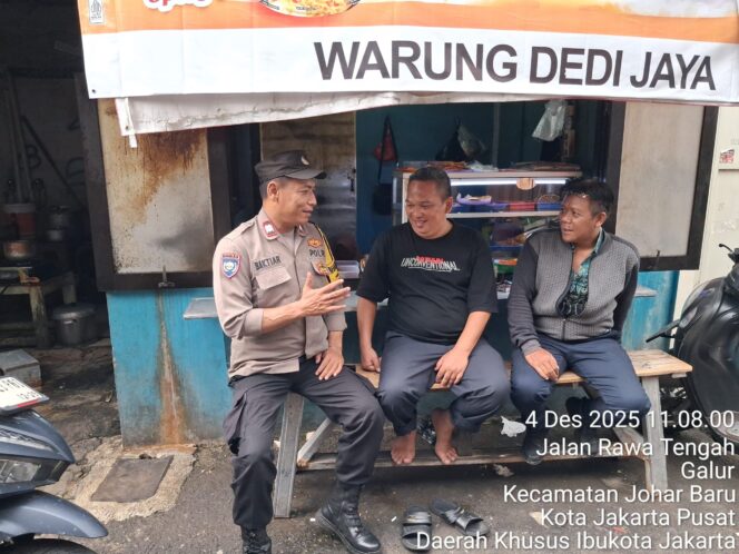
					Sambang Warga RW 07, Bhabinkamtibmas Galur Imbauan Kamtibmas Jelang Natal dan Tahun Baru 2026