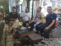 Dekat dengan Masyarakat, Bhabinkamtibmas Johar Baru Sampaikan Pesan Kamtibmas ke Warga RW 11