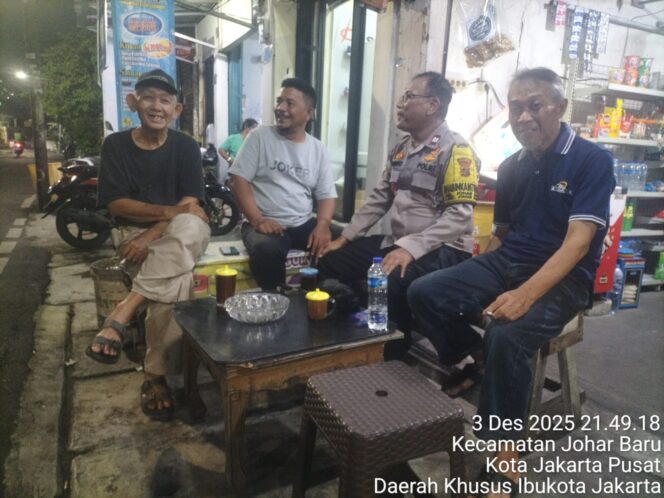 
					Dekat dengan Masyarakat, Bhabinkamtibmas Johar Baru Sampaikan Pesan Kamtibmas ke Warga RW 11