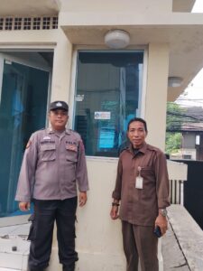 Polsek Metro Tanah Abang Permudah Warga Lapor Kamtibmas dengan Barcode Sahabat Patroli Polisi di Karet Tengsin