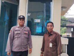 Polsek Metro Tanah Abang Permudah Warga Lapor Kamtibmas dengan Barcode Sahabat Patroli Polisi di Karet Tengsin