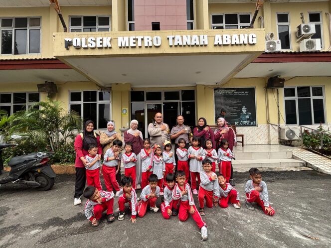 
					PAUD Kejora Kenalkan Profesi Polisi Lewat Kunjungan Edukatif