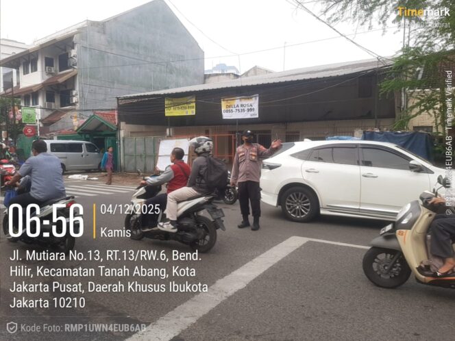 
					Pengaturan dan Strong Point Lalu Lintas Pagi Hari di Pertigaan Mutiara Benhil