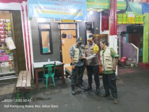 Operasi Sikat Jaya 2025: Bhabinkamtibmas Kampung Rawa Intensifkan Patroli Jalan Kaki Cegah Curat, Curas, dan Curanmor