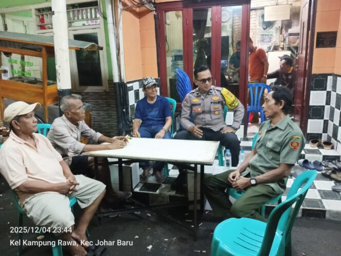 
					Operasi Sikat Jaya 2025: Bhabinkamtibmas Kampung Rawa Patroli Pos Kamling RW01