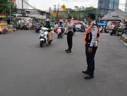 Arus Pulang Kantor dan Pelajar Dipadati, Polsek Kemayoran Lakukan Penjagaan Ketat