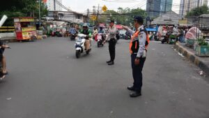 Arus Pulang Kantor dan Pelajar Dipadati, Polsek Kemayoran Lakukan Penjagaan Ketat