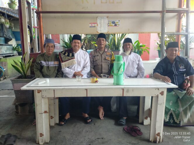 
					Sambang Tokoh Masyarakat dan Sholat Jumat, Bhabinkamtibmas Galur Perkuat Silaturahmi dan Kamtibmas di Wilayah RW 02