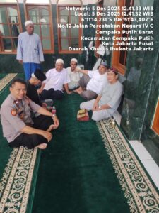 Sholat Jumat Berjamaah di Masjid Izzul Islam, Kapolsubsektor Kayu Awet Perkuat Silaturahmi dan Keamanan Wilayah
