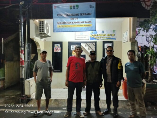 
					Bhabinkamtibmas Kampung Rawa Sambang Pos Satkamling RW 05, Tingkatkan Keamanan Lingkungan Malam Hari