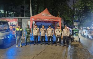 Patroli Tiga Pilar Kawal Perbatasan Kalipasir, Menteng Perkuat Pengamanan Malam Dari Tawuran Warga