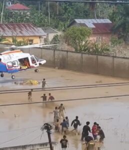 Meski Dengan Risiko Pendaratan, Helikopter Poludara Baharkam Polri Berhasil Dropping Logistik Bantuan ke Aceh Tamiang