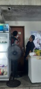 Unit Samapta Polsek Sawah Besar Sosialisasi Lapor Kamtibmas Lewat Barcode di Pasar Baru