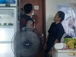 Unit Samapta Polsek Sawah Besar Sosialisasi Lapor Kamtibmas Lewat Barcode di Pasar Baru
