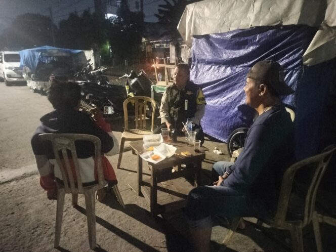 
					Bhabinkamtibmas Duri Pulo Sambangi Satkamling 012, Ajak Warga Perkuat Keamanan Lingkungan