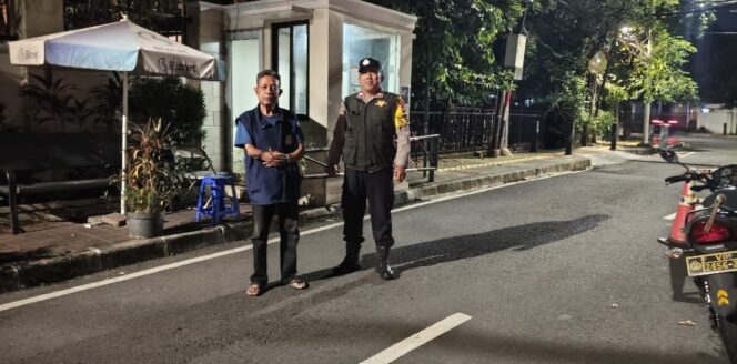 
					Sambang Satkamling, Polisi Gandeng Warga Gondangdia Perketat Keamanan Malam Hari
