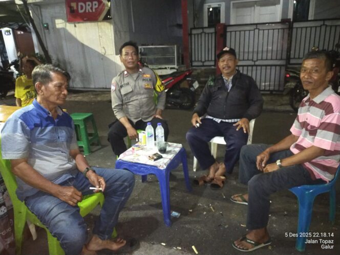 
					Sambang Pos Kamling RW 02, Bhabinkamtibmas Galur Pastikan Wilayah Aman dan Kondusif