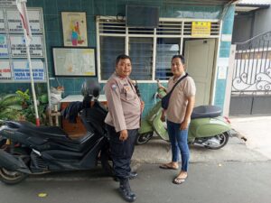 Sambang Ketua RW 02 Sebagai Cooling System, Bhabinkamtibmas Petamburan Sampaikan Himbauan Kamtibmas