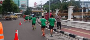 Wakapolsek Sawah Besar Amankan Rute Lomba Lari MAIR 10K di Jakpus, Lalu Lintas Rekayasa Sementara