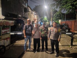 Bhabinkamtibmas Benhil Sambangi Poskamling RT 04/06 Ajak Awak Satkamling Jaga Kamtibmas
