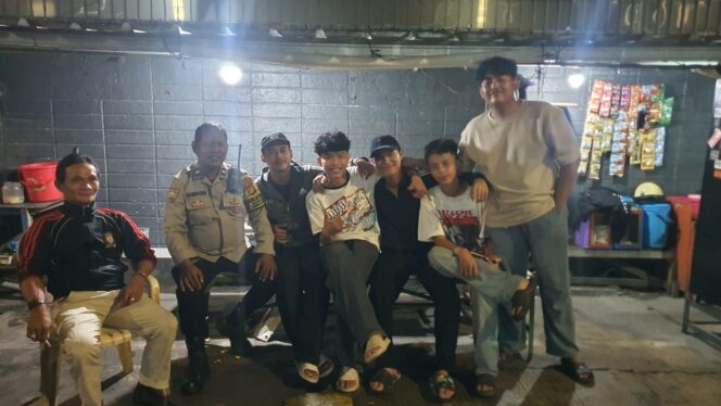 
					Pembinaan Bhabinkamtibmas Kepada Remaja Jelang Dini Hari, Cegah Tawuran di Pasar Baru