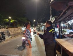 Patroli Malam Bhabinkamtibmas di Pasar Pintu Air Petamburan, Cegah Aksi 3C dan Tawuran