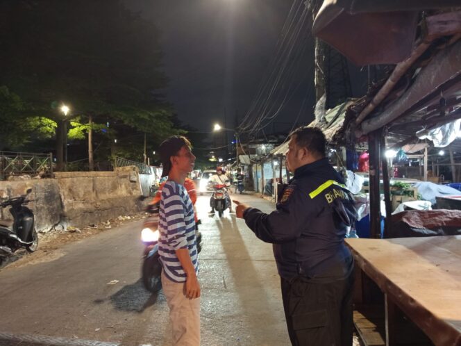 
					Patroli Malam Bhabinkamtibmas di Pasar Pintu Air Petamburan, Cegah Aksi 3C dan Tawuran