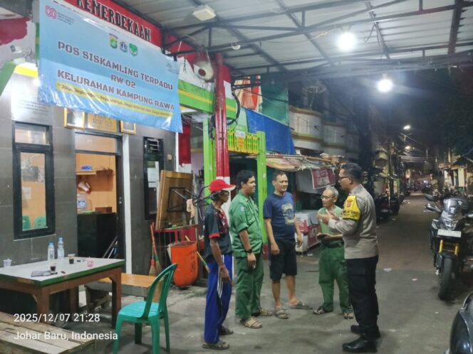 
					Sambangi Pos Kamling, Bhabinkamtibmas Kampung Rawa Ingatkan Warga Waspada Curas, Curanmor, dan Tawuran