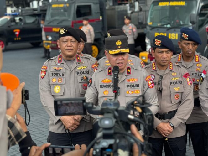 
					Polri Kerahkan Ratusan Personel Tambahan Untuk Percepatan Mitigasi Bencana di 3 Provinsi Sumatera