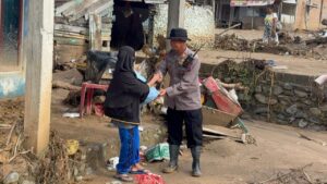 Respons Cepat, Polda Sumbar Bantu Pemulihan Korban Bencana di Kecamatan Pauh